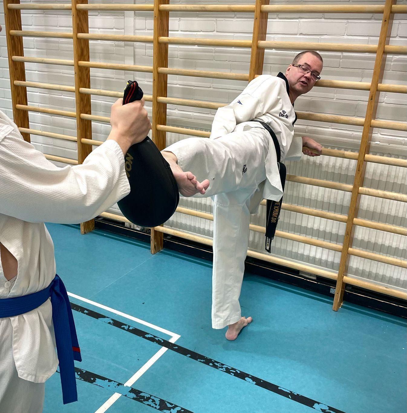 Sivupotkua opettamassa Liedossa